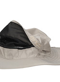 Gorro beige unisex de poliéster reciclado, estilo práctico, recomendado para climas cálidos y ventilados.