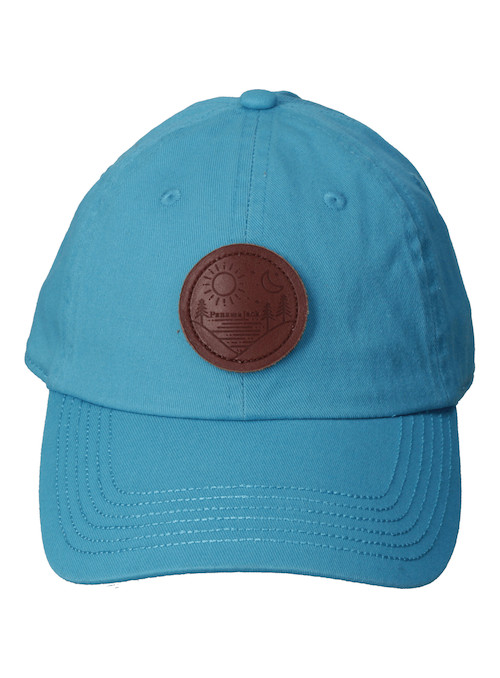 Jockey celeste unisex de algodón, diseño con logotipo bordado, ideal para aventuras diarias.
