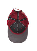Jockey unisex rojo de algodón, estilo clásico, ideal para actividades al aire libre.