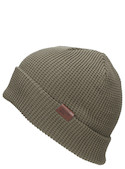 Gorro tejido unisex verde, diseño sin visera, perfecto para días frescos en la ciudad.