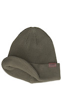 Gorro unisex verde de algodón, estilo casual, ideal para actividades al aire libre.