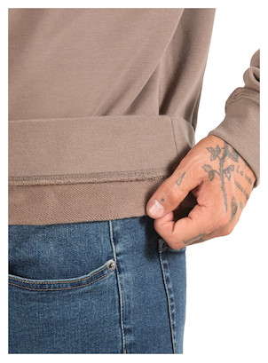 Ideal para actividades informales y para un aire sport con joggers y chaqueta.