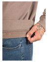 Ideal para actividades informales y para un aire sport con joggers y chaqueta.