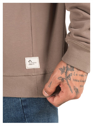 Estilo casual que se puede combinar con jeans para un look diario.