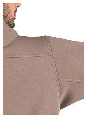 Detalles de los puños y pretina elásticos en polerón masculino, mejorando ajuste y comodidad.