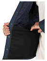 Prenda casual azul para hombre, con bolsillos en el pecho y laterales, ideal para uso cotidiano.
