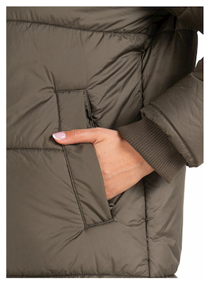Chaqueta de mujer con puños elásticos que mejoran la retención del calor, ideal para actividades al aire libre.