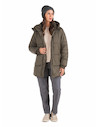 Chaqueta de mujer en color oliva, estilo casual, confeccionada en 100% poliéster, ideal para días fríos.