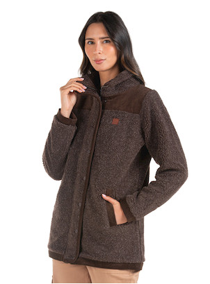 Chaqueta morada con dos bolsillos frontales, funcionalidad y estilo para el uso diario.