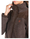 Chaqueta de poliéster morada con mangas largas y puños reforzados, combina resistencia y elegancia.