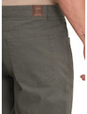 Pantalón gris stretch masculino con pretina y bolsillos funcionales, versátil y cómodo.