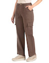 Pantalón cargo de algodón y elastano, perfecto para un look versátil y cómodo.