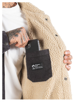 Chaqueta gris carbón de Panama Jack, combina estilo y funcionalidad para el día a día.
