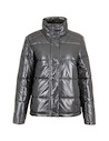 Vista detallada del acabado brillante y texturizado de la parka gris, mostrando su diseño moderno.