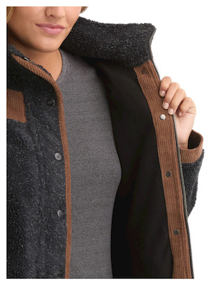 Chaqueta de mujer con corte recto y estructurado, combina comodidad y estilo moderno.