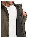 Parka de hombre color oliva, confeccionada en nylon ligero, perfecta para actividades al aire libre en invierno.