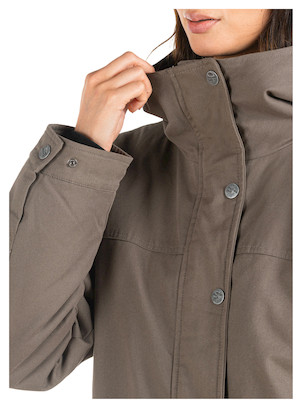 Detalles del cuello alto y gorro fijo de chaqueta casual en color oliva, diseñada para mayor cobertura.