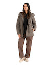 Chaqueta de mujer en color oliva, estilo casual, fabricada en algodón grueso, ideal para climas fríos.