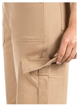 Pantalón de mujer en color arena, combina comodidad y flexibilidad para el día a día.