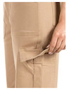 Pantalón de mujer en color arena, combina comodidad y flexibilidad para el día a día.