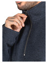 Pantalón de poliéster azul, ideal para el hombre moderno que busca comodidad y estilo.
