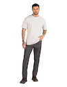 Pantalón casual gris para hombre, confeccionado en suave tejido de algodón y elastano, ideal para el día a día.