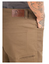 Textura suave del pantalón café, diseñado para adaptarse a cada movimiento con elegancia y confort.