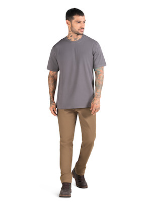 Pantalón café casual para hombre, confeccionado en 98% algodón y 2% elastano, ideal para un look elegante.