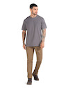 Pantalón café casual para hombre, confeccionado en 98% algodón y 2% elastano, ideal para un look elegante.
