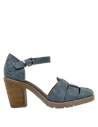 Suela de goma dentada del zapato casual azul para mujer, ofreciendo funcionalidad y estilo.