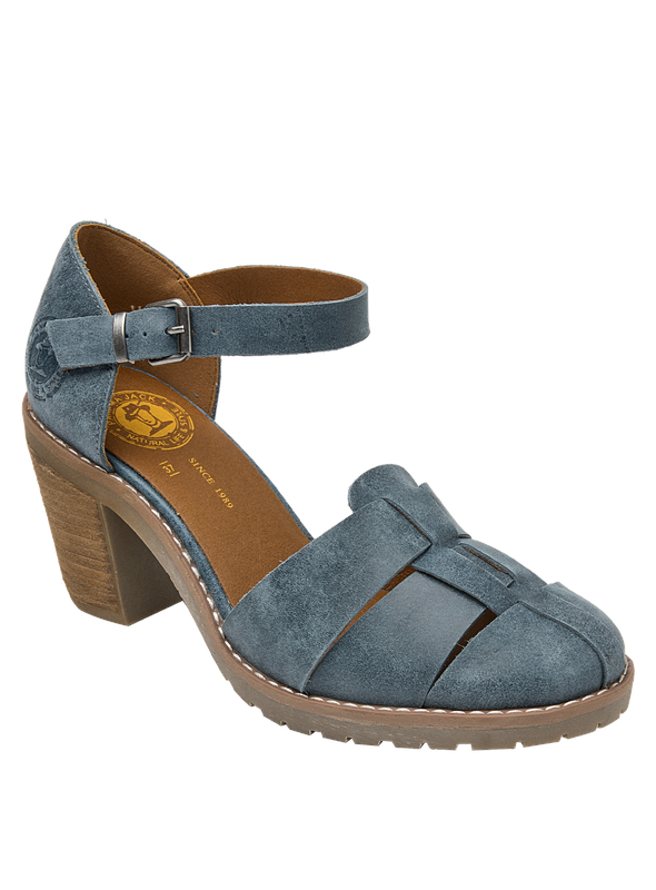 Tacón de madera robusta del zapato de mujer en cuero azul, destacando su diseño rústico.