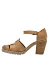 Calzado Panama Jack en color suela, ideal para actividades al aire libre.