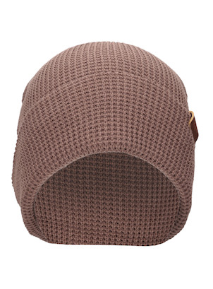 Gorro unisex color café con logo de cuero, estilo práctico, perfecto para el día a día.