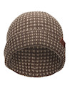 Gorro unisex café con diseño de rayas, perfecto para un look casual en la ciudad.