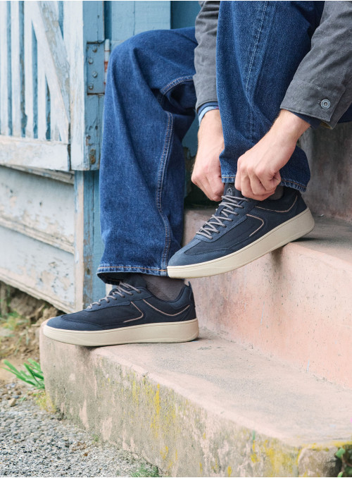 Zapatillas de cuero azul para hombre, perfectas para el uso diario y aventuras.