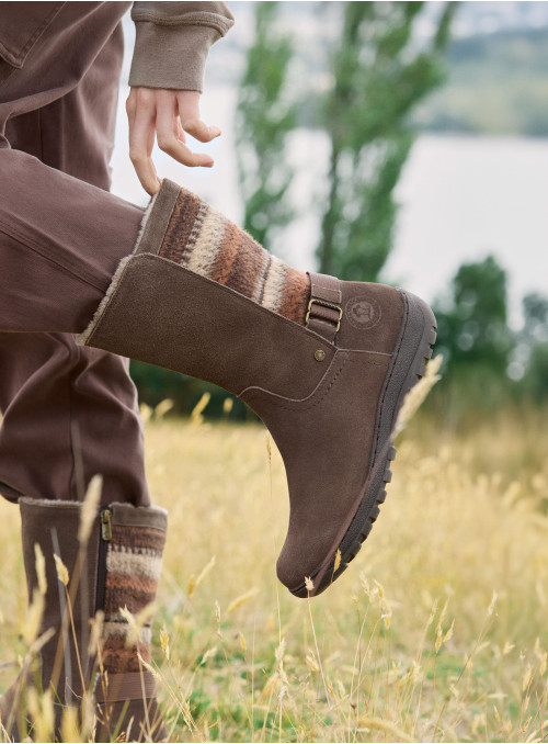 Botas de cuero café para mujer, diseñadas para brindar resistencia y seguridad en cada paso.