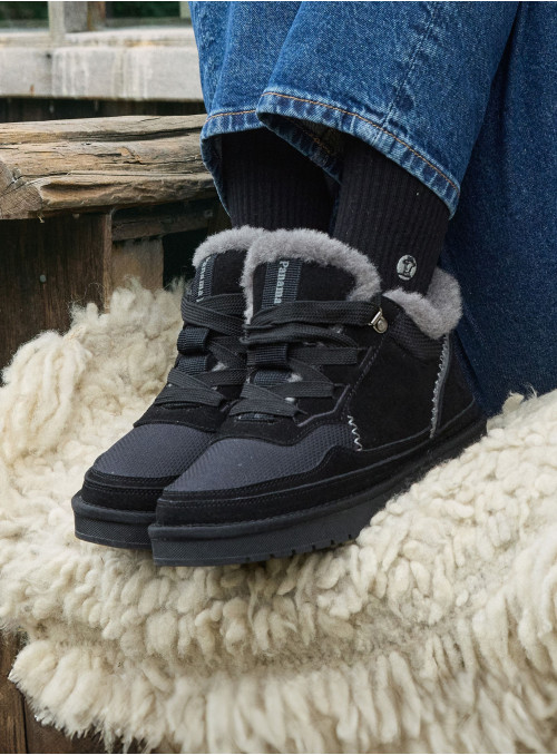 Zapatillas negras casuales para mujer, estilo rústico, ideales para actividades diarias.