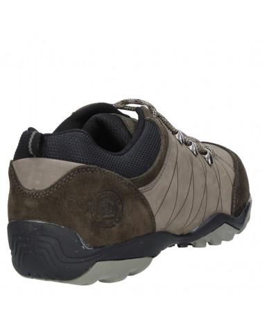 Zapatilla de hombre gris, estilo outdoor, material cuero y textil.