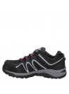 Zapato negro robusto para hombre, soporte cómodo en terrenos difíciles, ideal para actividades informales al aire libre.