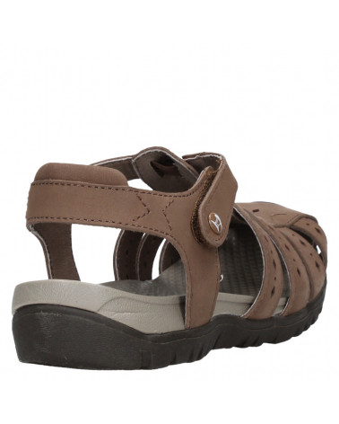 Sandalia de cuero café casual para mujer con taco plano de 2 cm.