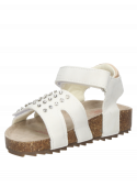 Sandalia informal blanca de niña, cómoda y fresca para la playa.