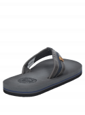 Sandalia masculina gris con tiras cruzadas y detalle decorativo, perfecta para paseos playeros y looks relajados.