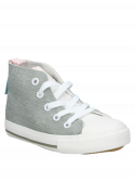Zapatilla verde para niña, textil, estilo casual, cómoda para aventuras diarias.
