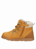 Calzado de niña en color camel, estilo casual y material sintético, perfecto para actividades al aire libre.
