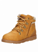 Botín camel casual para niña con taco plano y punta redonda, ideal para aventuras urbanas.